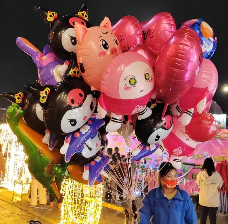 Perché i palloncini in lamina non possono volare dopo essere stati gonfiati?