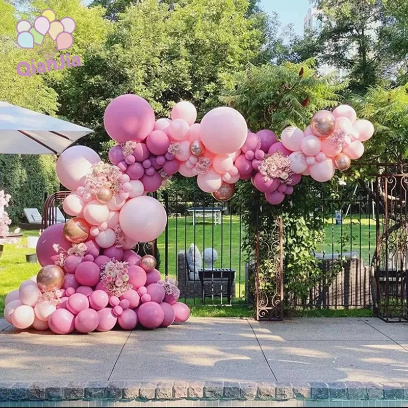 Arco di palloncini per feste in piscina